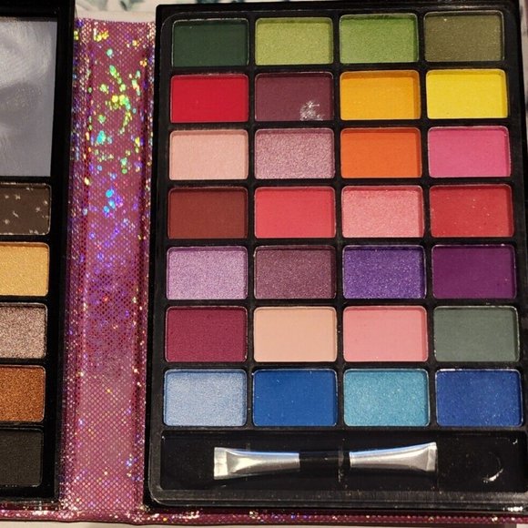 Deluxe Collection of 48 Eye Shadow Colors by Italia Deluxe - Picture 2 of 3